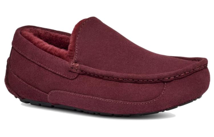 Lookbook Selipar UGG Ascot 'Burgundy' 1101110-WGRP