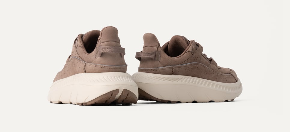 Lookbook UGG CA805 V2 磨砂牛皮鞋 1127111