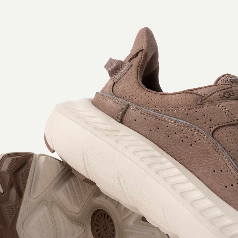 Purchase UGG CA805 V2 磨砂牛皮鞋 1127111