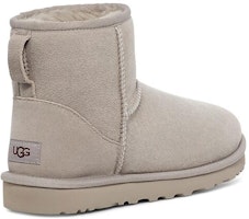 UGG 羊皮毛一體 圓頭套穿 低筒 雪地靴 男款 火山岩色 Shop UGG 羊皮毛一體 圓頭套穿 低筒 雪地靴 男款 火山岩色