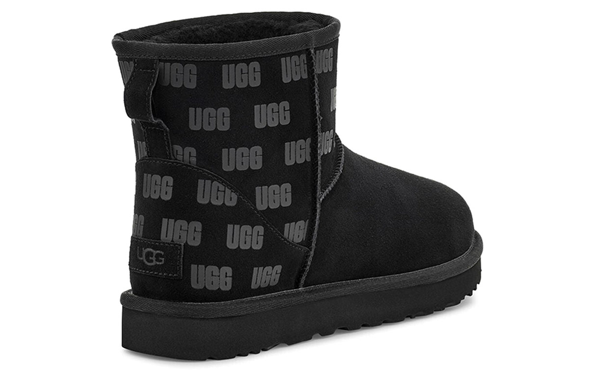 Shop Botas de Nieve UGG Classic Mini II Negras 1119391-BLK