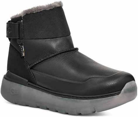 UGG 클래식 숏 블랙 레더 1130811-BLK Lookbook UGG 클래식 숏 블랙 레더 1130811-BLK