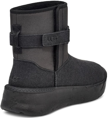 UGG Sepatu Boot Klasik S 'Hitam' 1135695-BLK Shop UGG Sepatu Boot Klasik S 'Hitam' 1135695-BLK