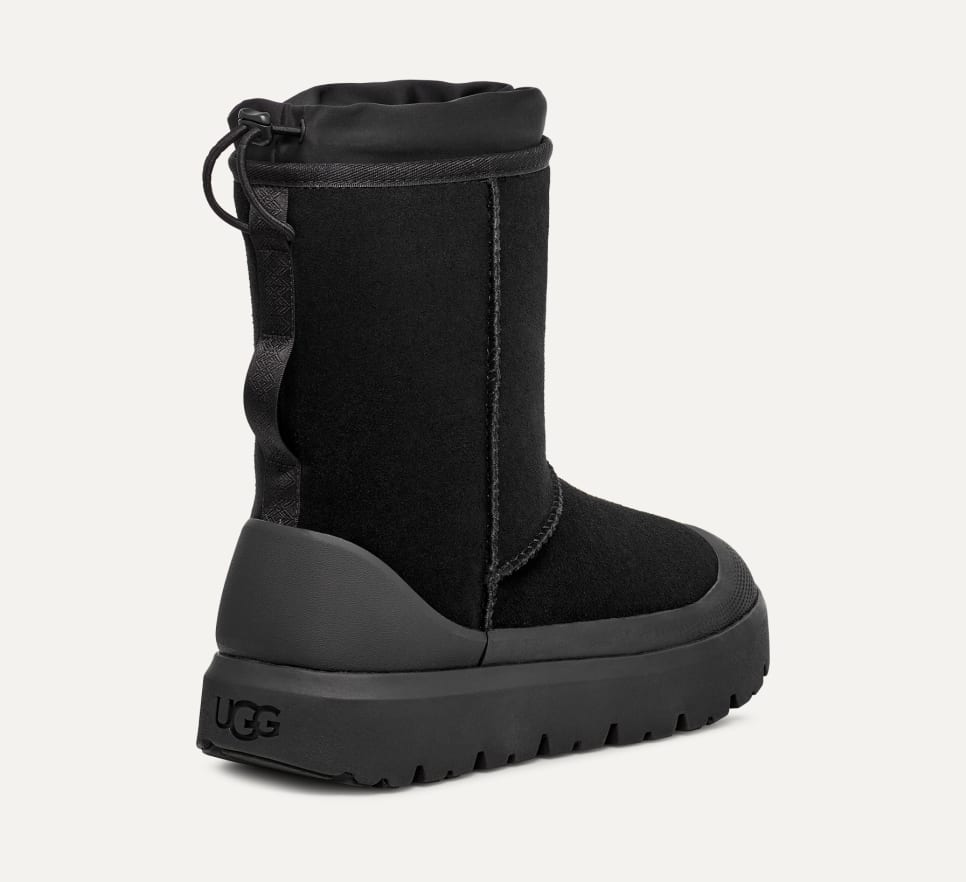 Shop UGG 클래식 숏 웨더 하이브리드 1143992