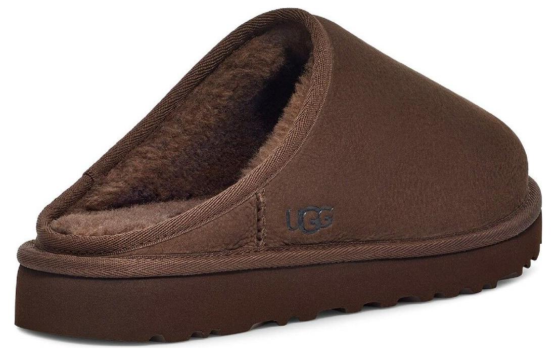 Lookbook UGG Chaussons Classiques Slip-On ''Burnt Cedar''. 1144099-BCDR