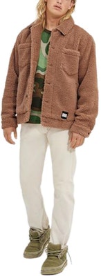 UGG FW23 Jaket Lengan Panjang Logo Warna Solid 1132331-CAB Details for UGG FW23 Jaket Lengan Panjang Logo Warna Solid 1132331-CAB