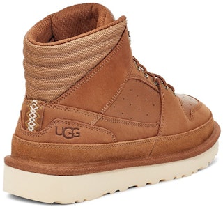 UGG 高地運動徒步靴 中筒 栗子棕 Shop UGG 高地運動徒步靴 中筒 栗子棕