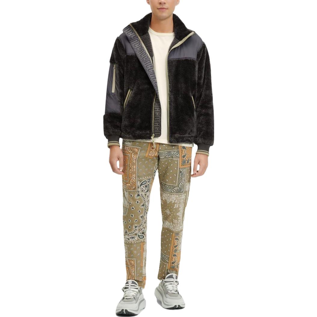 Lookbook Chaqueta Ajustada con Cierre UGG Landyn Sporty Sherpa en Carbón. 1132354-CTLW