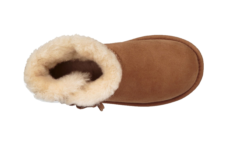 Shop UGG 迷你贝莉纽扣“罂粟栗色”靴子 1092387T-CHE