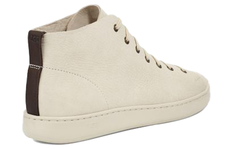 Shop UGG ピスモ スケシュー (ベージュ) 1110816-BNW