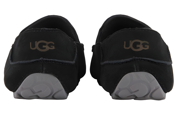 Shop UGG 圓頭低筒休閒樂福鞋 黑色
