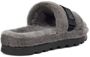 UGG 織物 毛絨鞋面露趾 時尚涼拖 男款 炭灰色 Purchase UGG 織物 毛絨鞋面露趾 時尚涼拖 男款 炭灰色