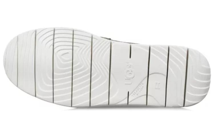 Shop UGG スリッポンローファー (ダークタン) 1014478-DKFW