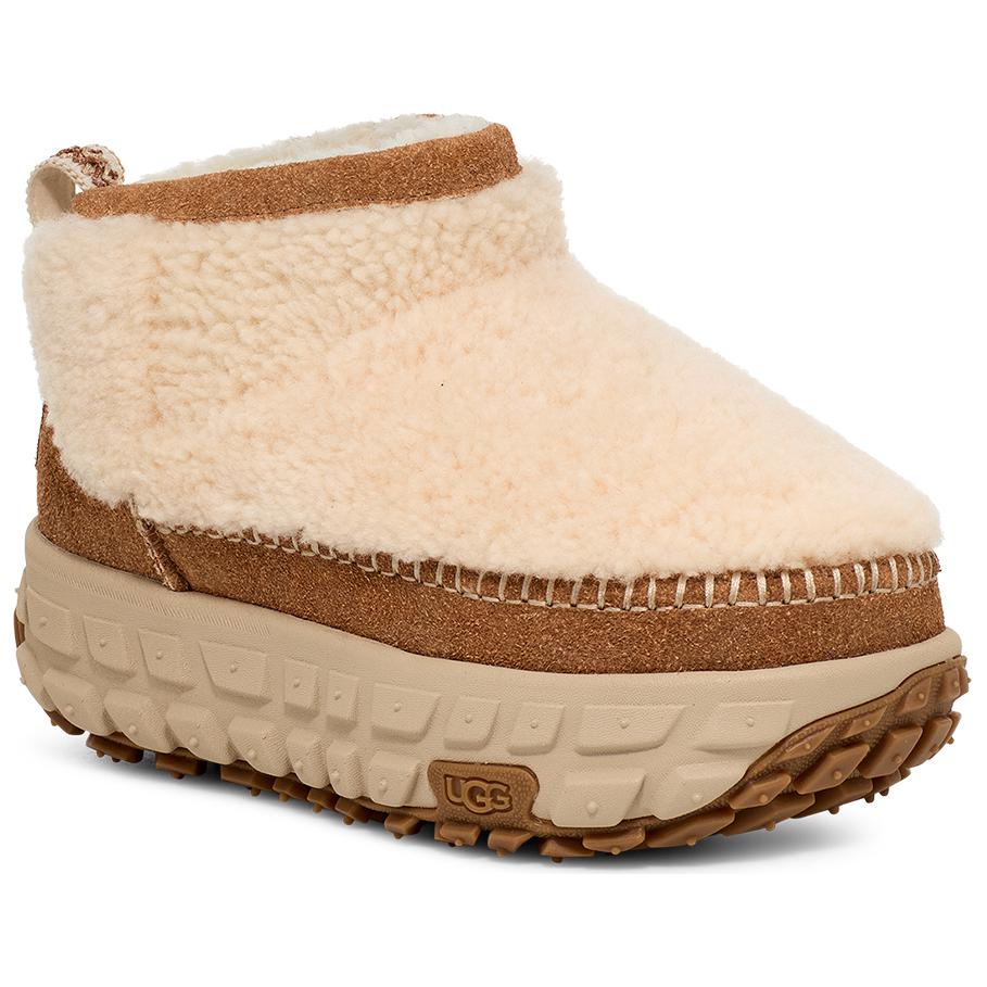 Shop UGG Venture Daze 超迷你舒适靴 自然色 1161790-NAT