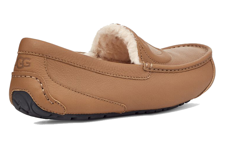 Lookbook UGG x Telfar Mocassin Logo Marron Châtaigne 1127799-CHE