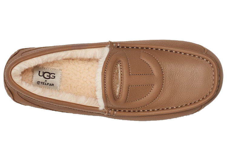Shop UGG x Telfar Mocassin Logo Marron Châtaigne 1127799-CHE