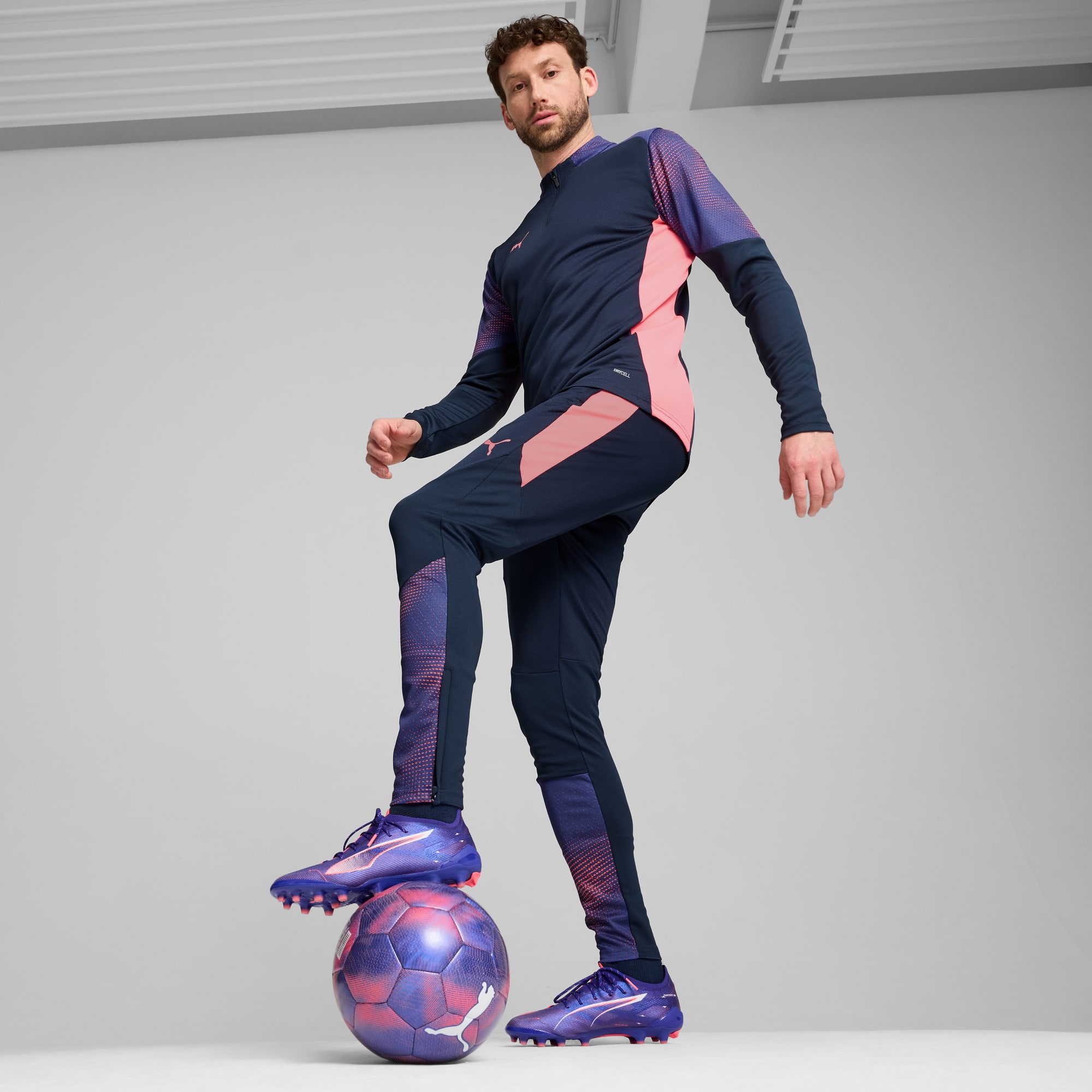 Lookbook Botines de Fútbol Ultra 5 Ultimate AG. 108089-01