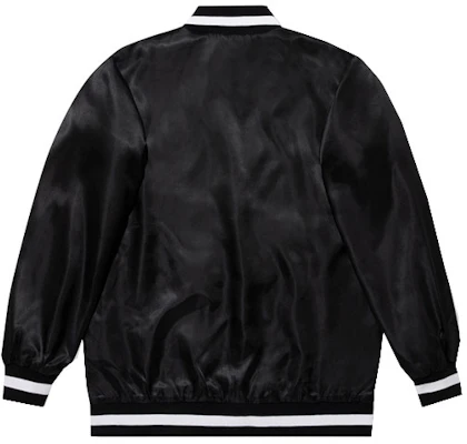 UNDEFEATED 黑色拼接棒球外套 拼字刺繡設計 UNDJK40005MDB Lookbook UNDEFEATED 黑色拼接棒球外套 拼字刺繡設計 UNDJK40005MDB