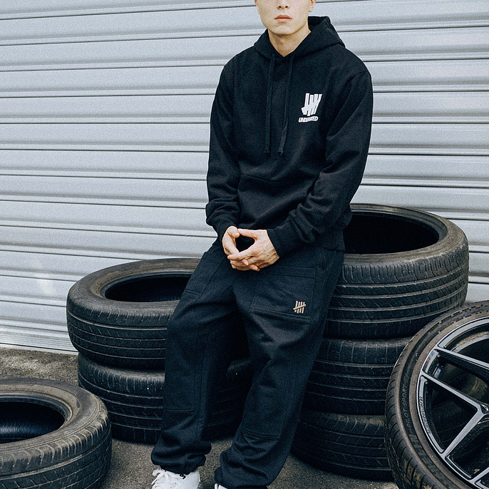 Shop UNDEFEATED 五道杠標誌寬鬆連帽衫 男女適穿 UE43GKH01M