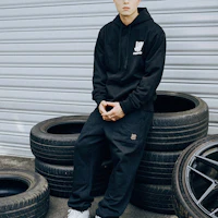 Shop UNDEFEATED 五道杠標誌寬鬆連帽衫 男女適穿 UE43GKH01M