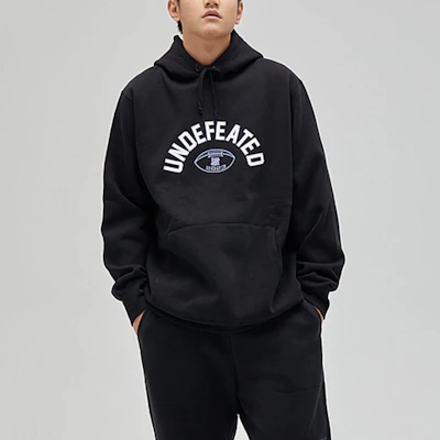 UNDEFEATED FW23 五線標誌橄欖球圖案連帽衫 中性款 UI33GKH04M Sizing UNDEFEATED FW23 五線標誌橄欖球圖案連帽衫 中性款 UI33GKH04M