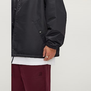 UNDEFEATED FW23 黑色教練外套 男女通用 抓絨內裡 休閒印花款 UE23GWJ02M 3