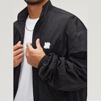 Chaqueta Negra UNDEFEATED FW23 Unisex Forrada de Polar con Estilo Casual. UE23GWJ02M 8