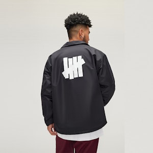 UNDEFEATED FW23 黑色教練外套 男女通用 抓絨內裡 休閒印花款 UE23GWJ02M 1