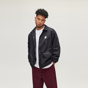 UNDEFEATED FW23 黑色教練外套 男女通用 抓絨內裡 休閒印花款 UE23GWJ02M 2