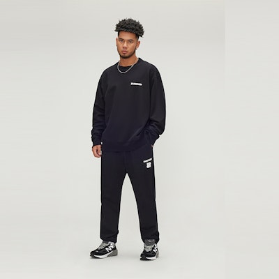 UNDEFEATED 2023秋冬款男女同款宽松徽标镂空设计卫衣。 UE33GKR01M 3