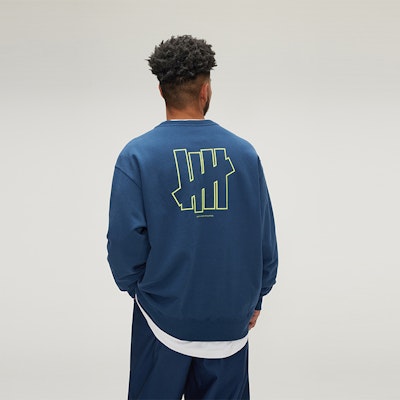 UNDEFEATED 2023秋冬款男女同款宽松徽标镂空设计卫衣。 UE33GKR01M Shop UNDEFEATED 2023秋冬款男女同款宽松徽标镂空设计卫衣。 UE33GKR01M