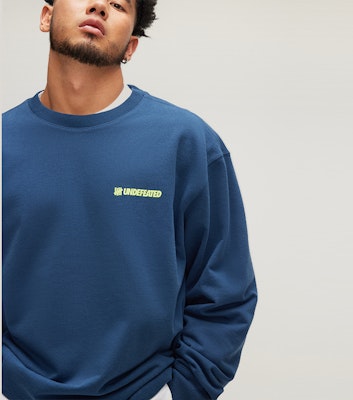 UNDEFEATED 2023秋冬款男女同款宽松徽标镂空设计卫衣。 UE33GKR01M Sizing UNDEFEATED 2023秋冬款男女同款宽松徽标镂空设计卫衣。 UE33GKR01M