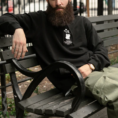 UNDEFEATED FW24 五線星星圖案連帽衫 男女長袖款 UI43GKH02M 1