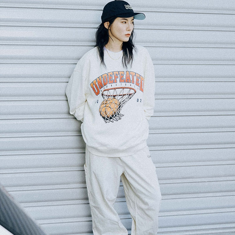 Details for UNDEFEATED FW24 Striped Logo Crewneck Sweatshirt Unisex Baju Sukan. UE43GKC02M