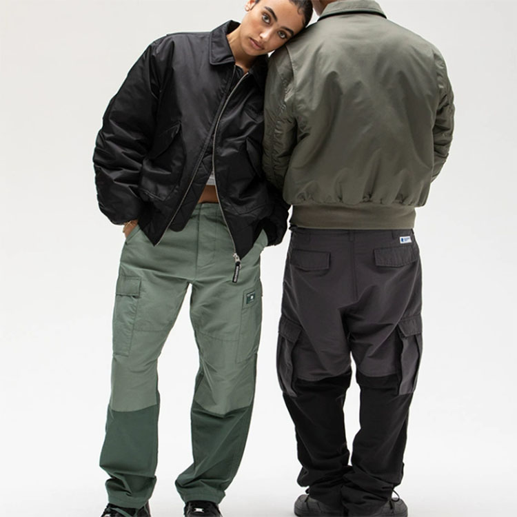 Shop UNDEFEATED 多口袋翻领夹克 男女同款休闲情侣装 UC2HGWJ02M