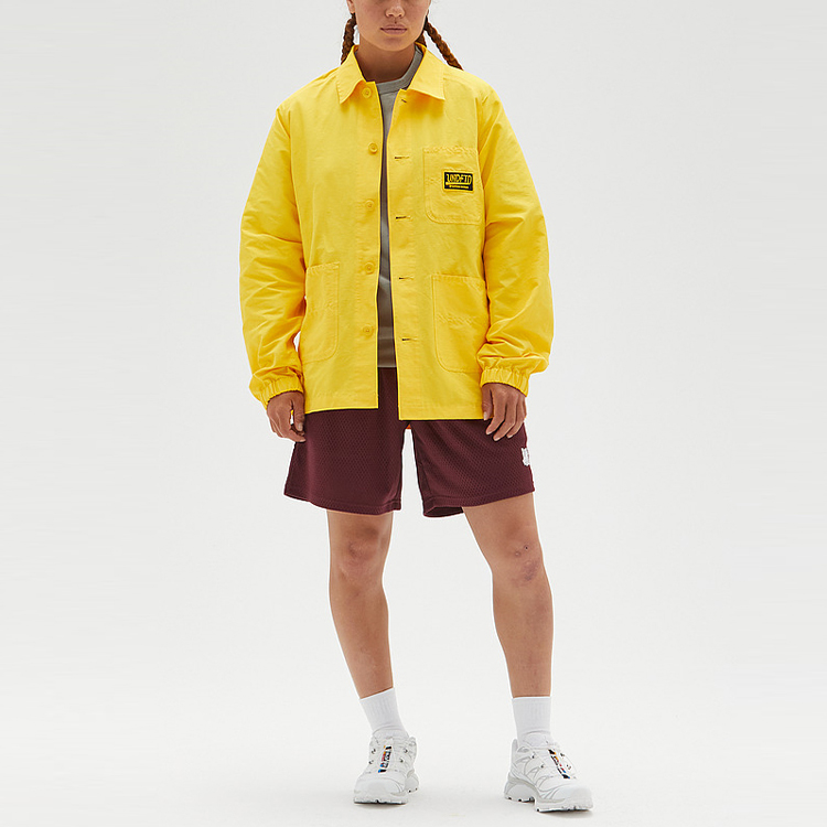 Shop UNDEFEATED 多口袋實用教練外套 男女通用 UI33GWJ02M