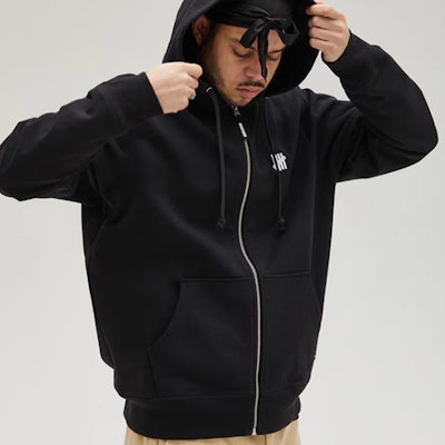 언디피티드 SS23 자수 로고 집업 스웻셔츠 유니섹스 커플웨어. UC31GKH03M Sizing 언디피티드 SS23 자수 로고 집업 스웻셔츠 유니섹스 커플웨어. UC31GKH03M