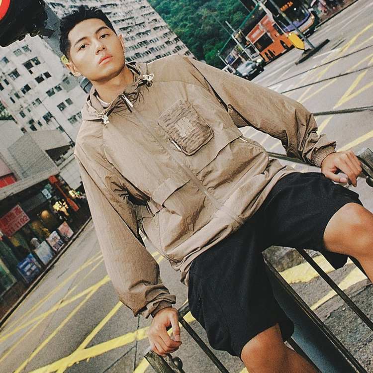 Sizing UNDEFEATED SS24轻量网眼口袋连帽夹克 男女款. UC42GWJ01M