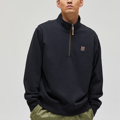 언디피티드 SS24 로고 하프집 스탠드칼라 루즈핏 스웻셔츠 유니섹스 UC41GKC02M 1