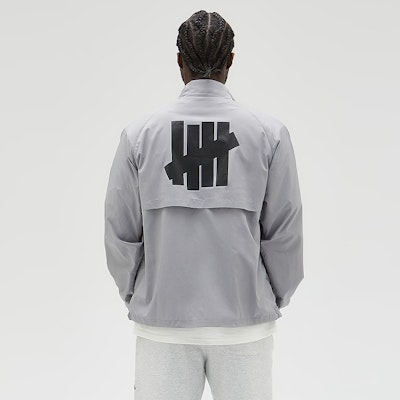 UNDEFEATED SS24 条纹标志拼色轻便夹克 男女同款. UC42GWJ02M Sizing UNDEFEATED SS24 条纹标志拼色轻便夹克 男女同款. UC42GWJ02M