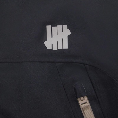 UNDEFEATED SS25 Triple-Layer Waterproof Jacket Outdoor Unisex 5-Strikes Design UC51GWJ01M Shop UNDEFEATED SS25 Triple-Layer Waterproof Jacket Outdoor Unisex 5-Strikes Design UC51GWJ01M
