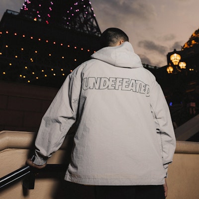 UNDEFEATED SS25 撥水ロゴアウトドアジャケット - ユニセックス. UE51GWJ01M 6