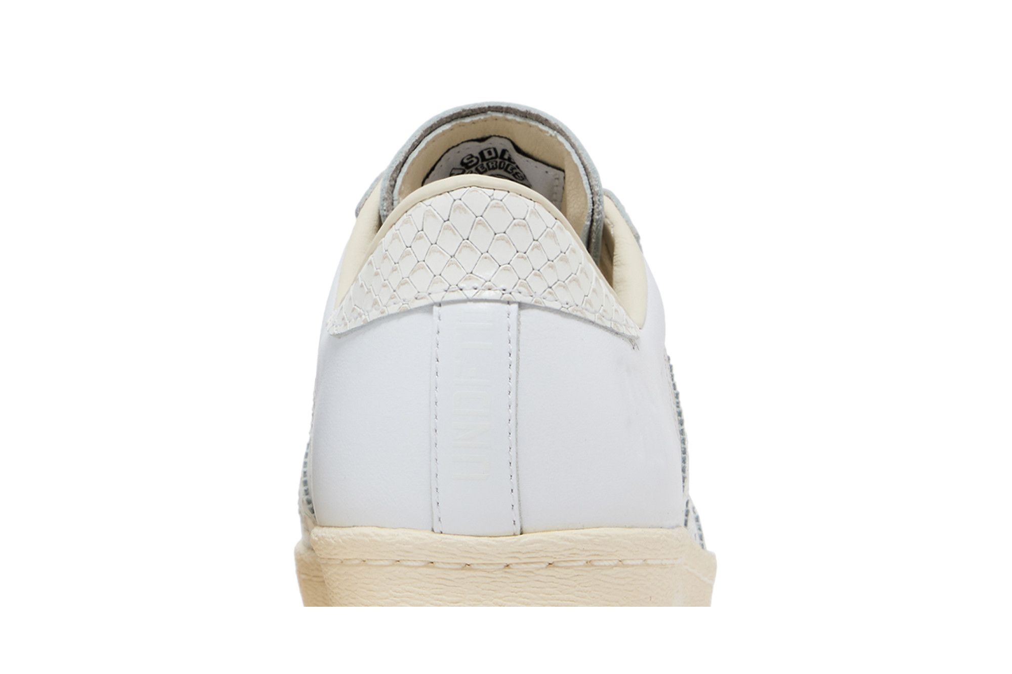 Sizing UNDEFEATED x adidas Superstar 80 'Putih' B34077
