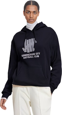 UNDEFEATED x BCFC FW23 五道杠标志连帽衫男女款套头衫. UI34GKH05M Details for UNDEFEATED x BCFC FW23 五道杠标志连帽衫男女款套头衫. UI34GKH05M