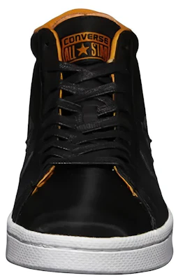 UNDEFEATED x Converse Pro Leather Mid ''Schwarzer Herbst'' 131866C Lookbook UNDEFEATED x Converse Pro Leather Mid ''Schwarzer Herbst'' 131866C
