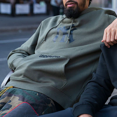 UNDEFEATED x New Era 聯名款連帽上衣 男女通用 UI32GKH01M Lookbook UNDEFEATED x New Era 聯名款連帽上衣 男女通用 UI32GKH01M