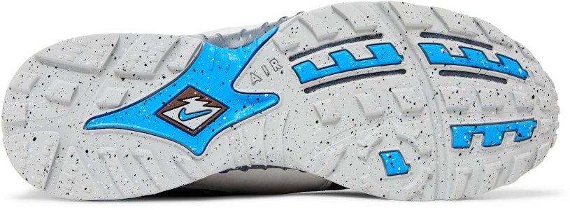 언디피티드 x 나이키 에어 테라 휴마라 '아키오 브라운' FN7546-200 Shop 언디피티드 x 나이키 에어 테라 휴마라 '아키오 브라운' FN7546-200