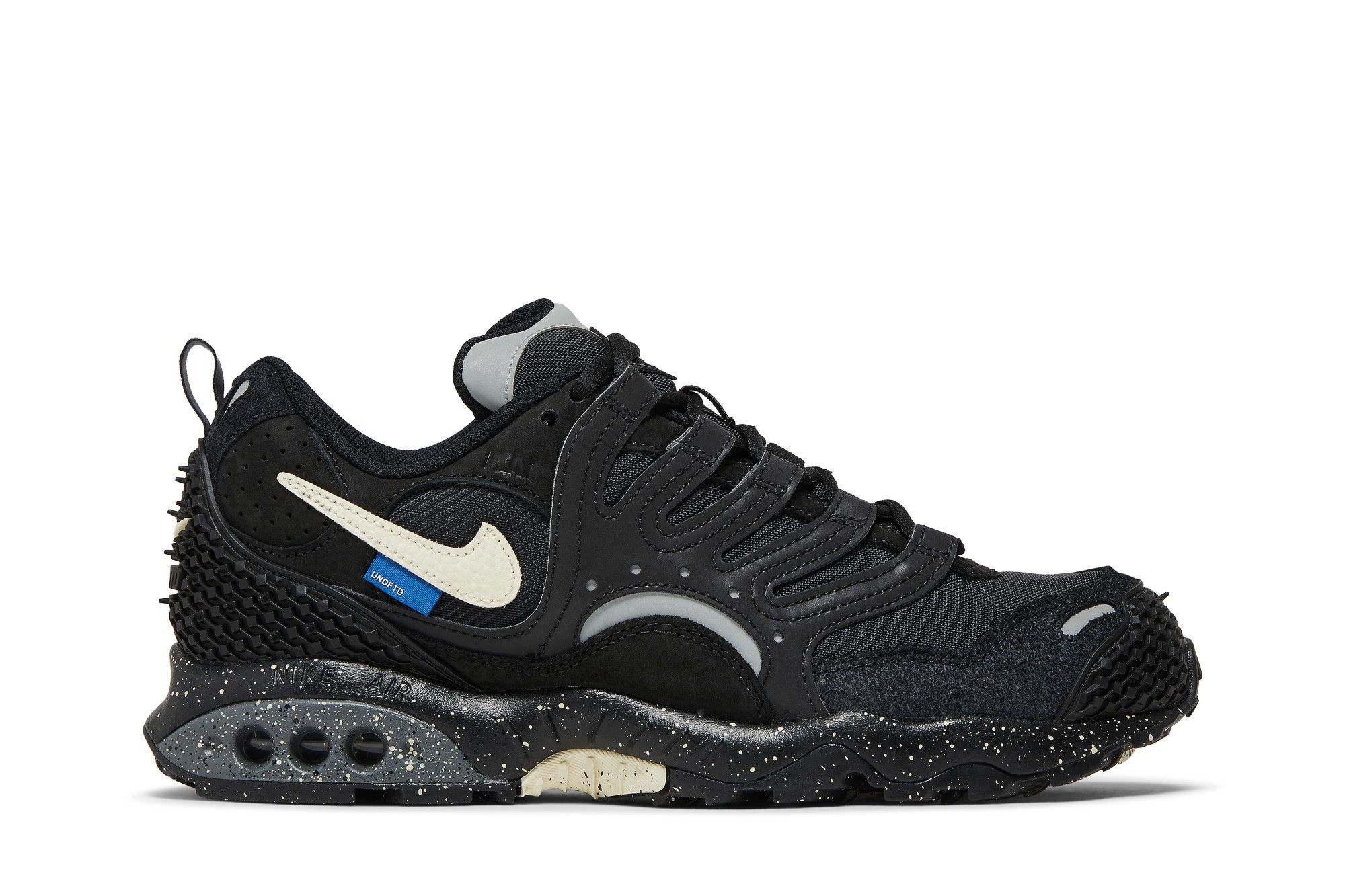 Undefeated x Nike Air Terra Humara 'Black' FN7546-002