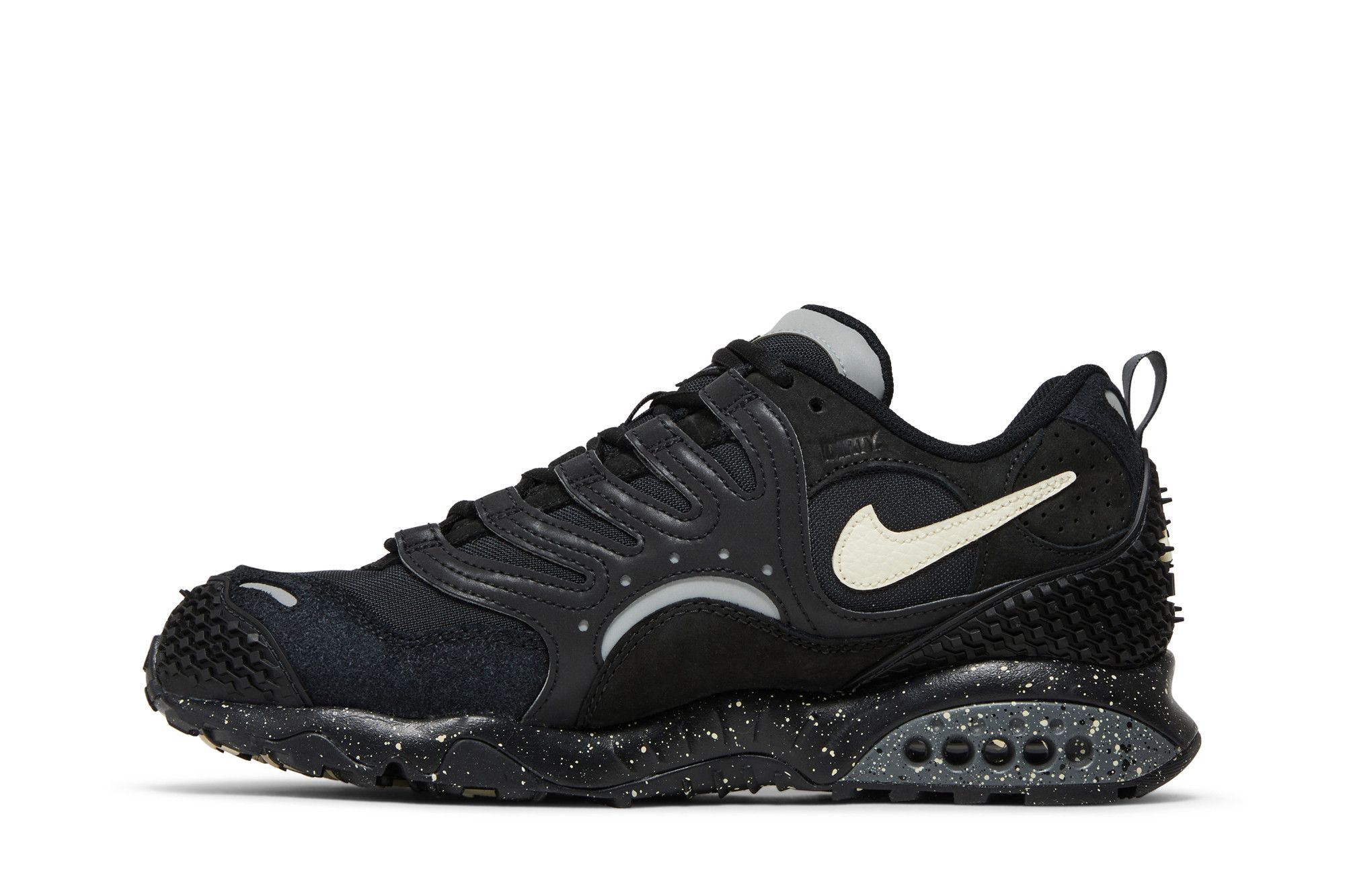 Shop Undefeated x Nike Air Terra Humara 'Hitam' FN7546-002