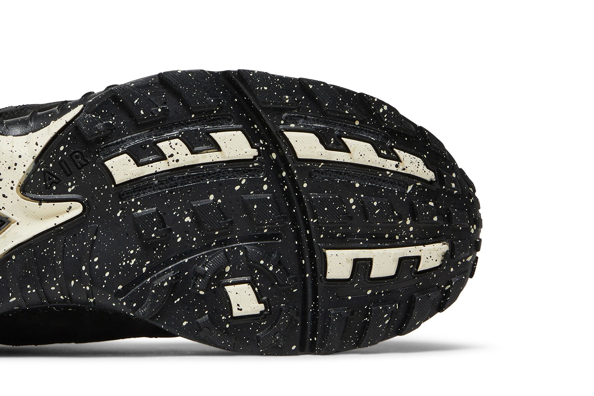 Details for Undefeated x Nike Air Terra Humara 'Hitam' FN7546-002